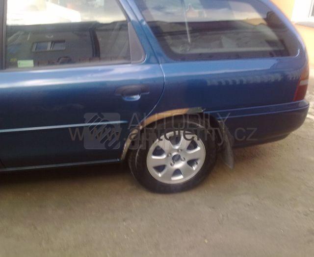 zadní lemy blatníku Ford Mondeo 96-00