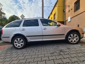 Plastové prahy a lemy Škoda Octavia 2 2004-2012