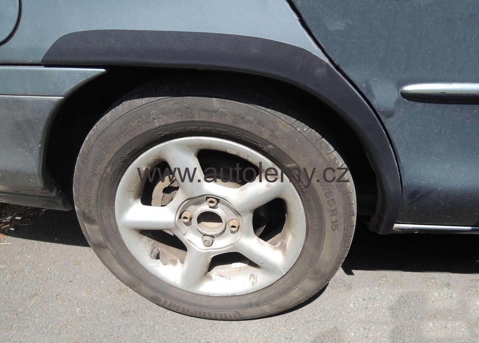 Plastové lemy blatníku Ford Mondeo 1996-2000 combi