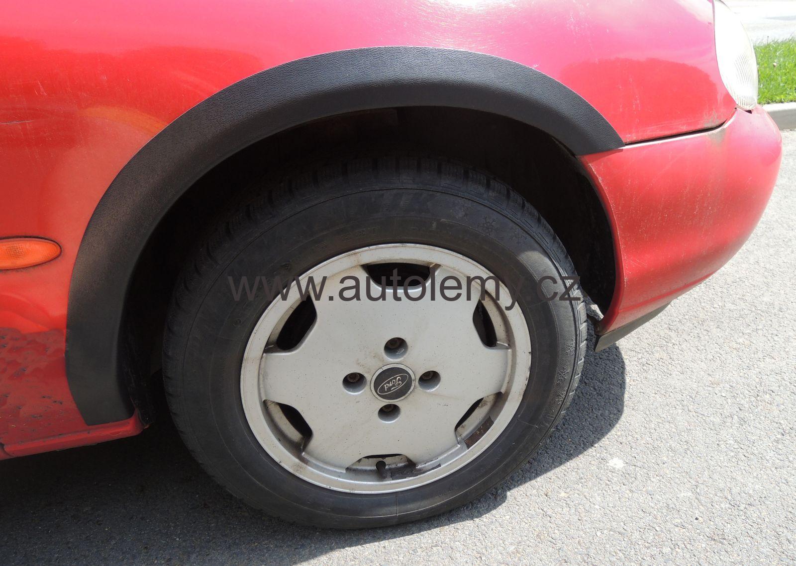 Plastové lemy blatníku Ford Mondeo 1996-2000 hatchback, sedan