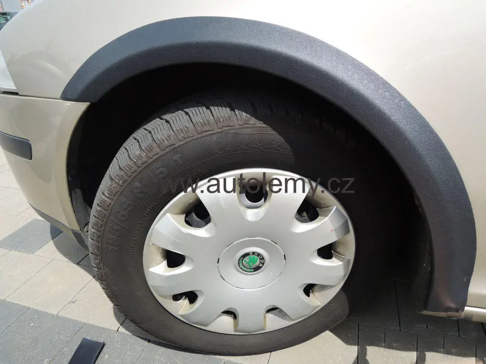 Plastové lemy Škoda Octavia II 04-12 hatchback - před faceliftem