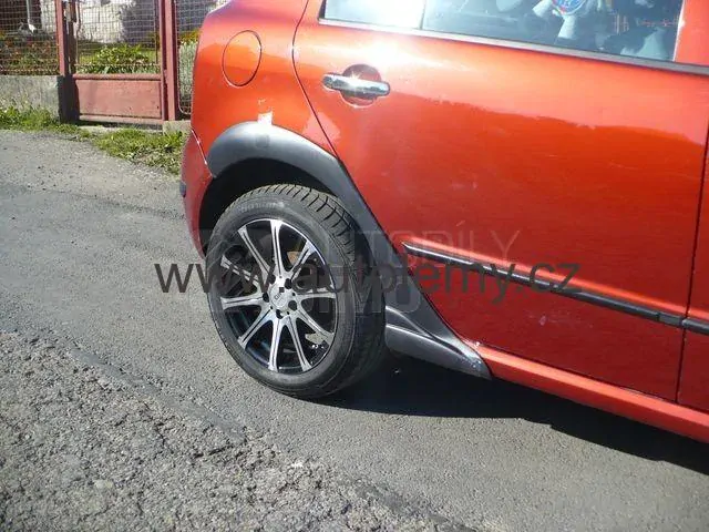 plastové lemy blatniku Škoda Fabia