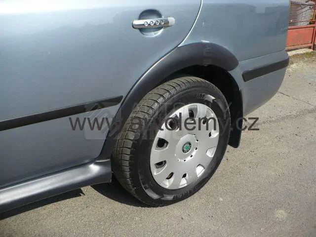 plastové lemy+prahy Škoda Octavia I.