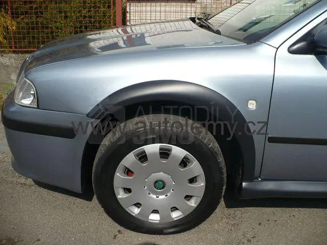 plastové lemy+prahy Škoda Octavia I.