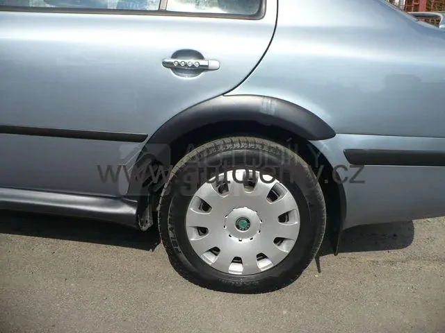plastové lemy+prahy Škoda Octavia I.